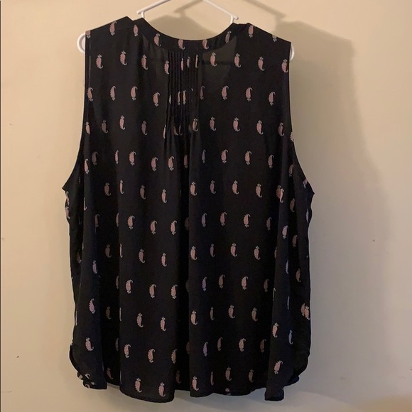 Sleeveless blouse w small print and pleat detail - Picture 6 of 6